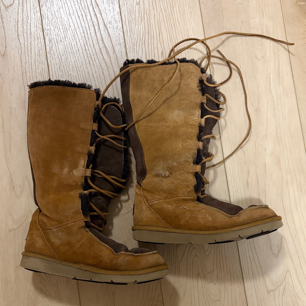 *4/$20* UGG Whitley 5230 Lace Up Sheepskin Boots, sz 6